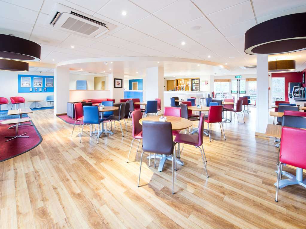Travelodge Ashford Ресторант снимка