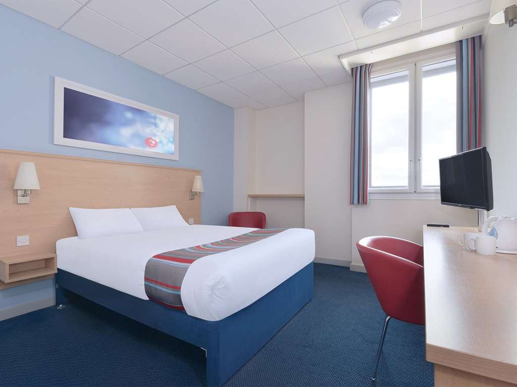 Travelodge Ashford Ашфорд Стая снимка